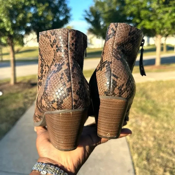LANE BRYANT‎ Snake Print Dream Cloud Zip Ankle Bootie Size 9 - Picture 7 of 10